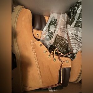 Hardly used timberlands! Great condition!